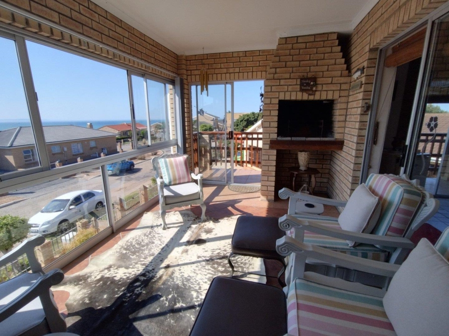 5 Bedroom Property for Sale in Wavecrest Eastern Cape